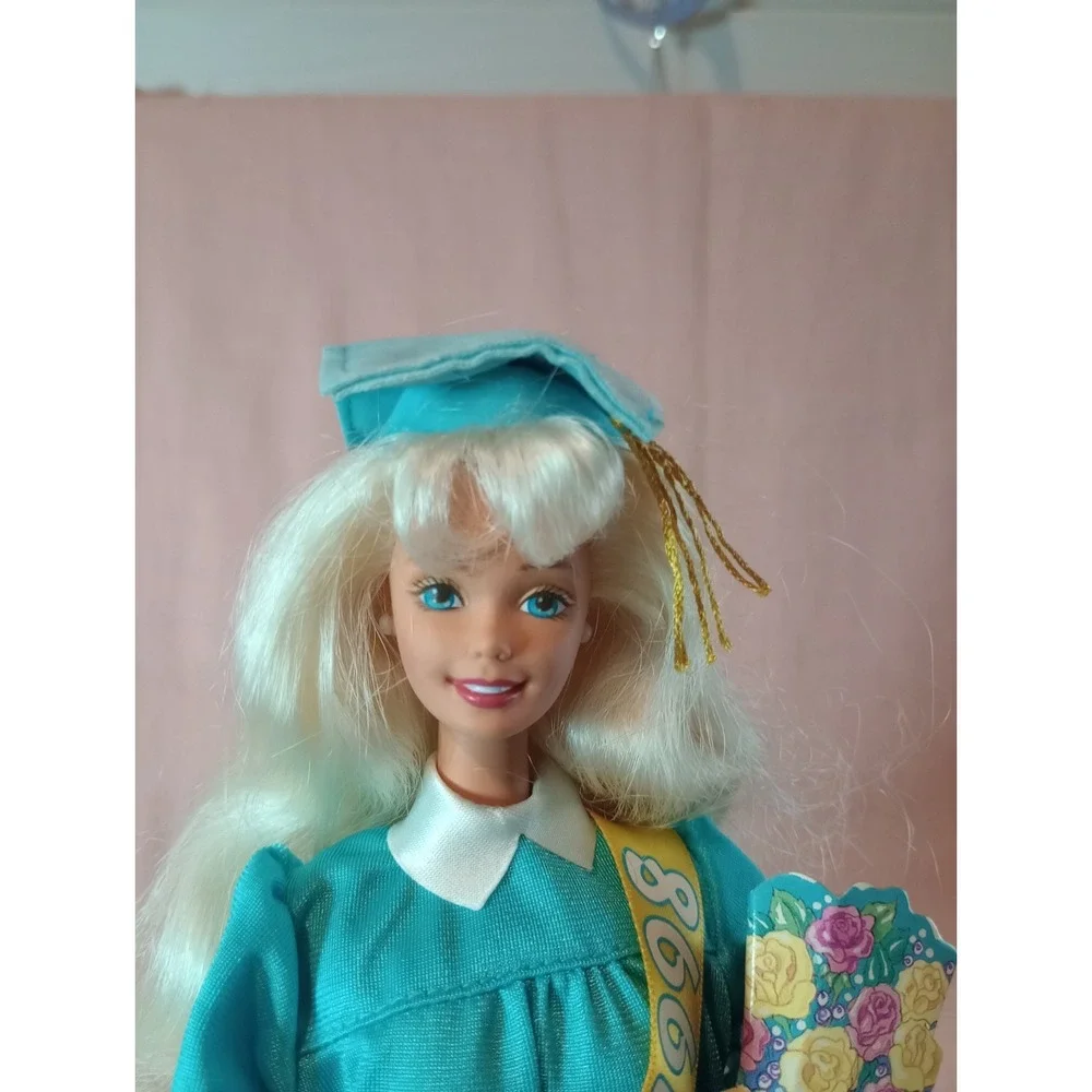 1997 Mattel Graduation Barbie Class of 1998 Doll Complete Gown Sash Diploma...